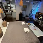 Cozy 3 Story House In Old Town