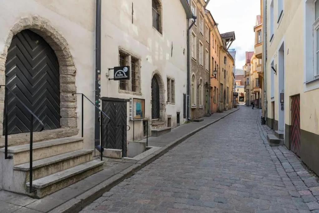 Cozy 3 Story House In Old Town * Tallinn