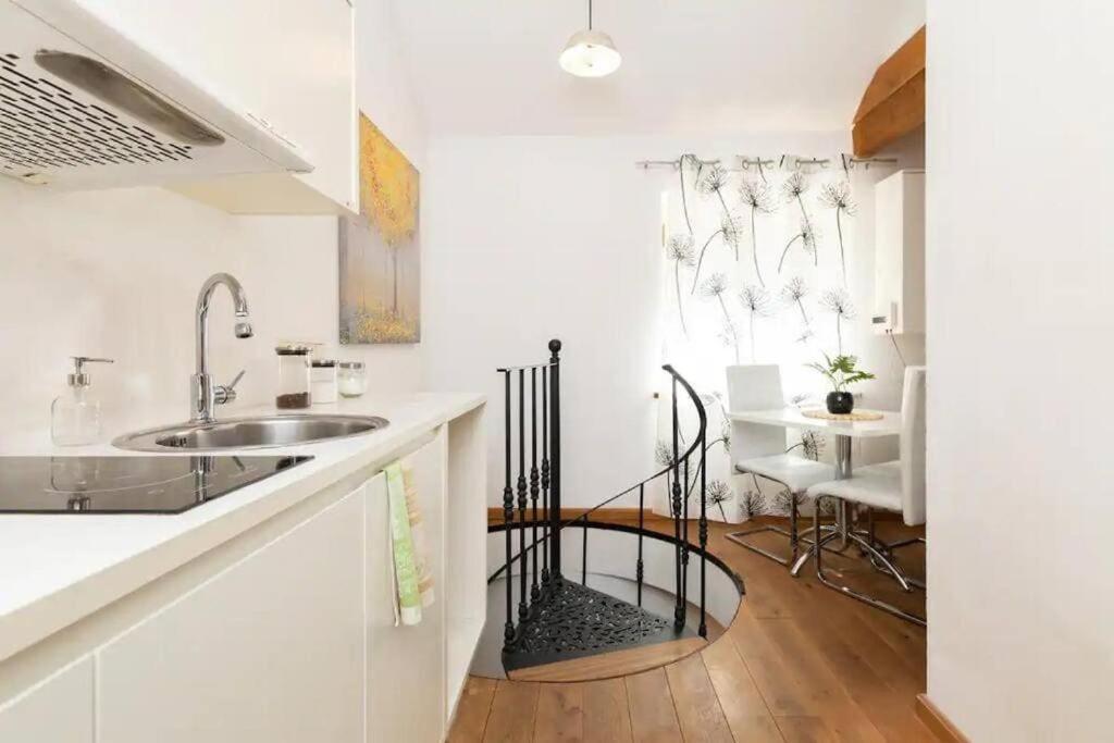 Cozy 3 Story House In Old Town Korter *