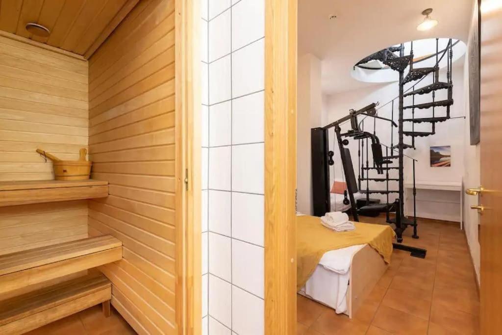 Cozy 3 Story House In Old Town *