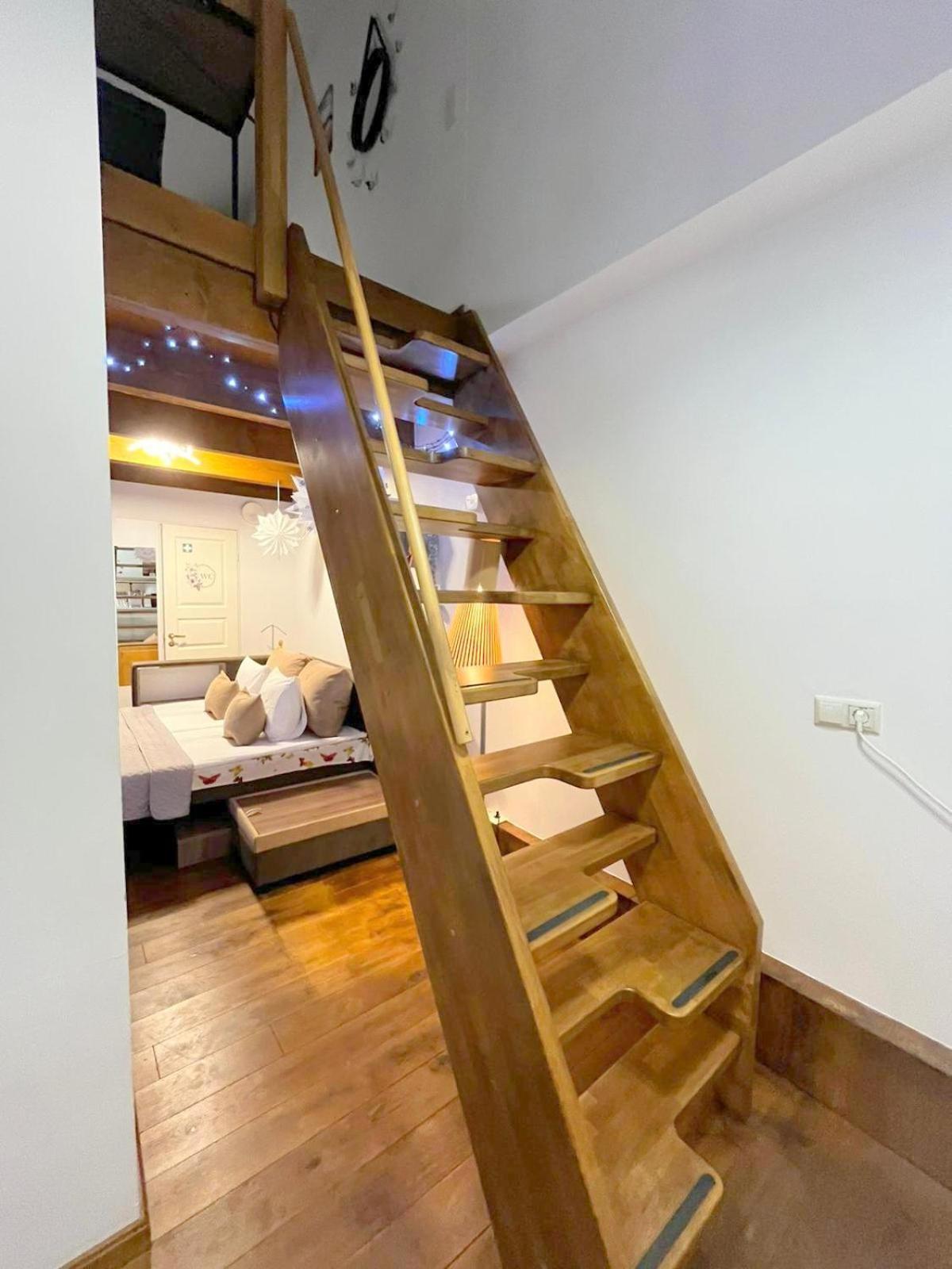 Cozy 3 Story House In Old Town